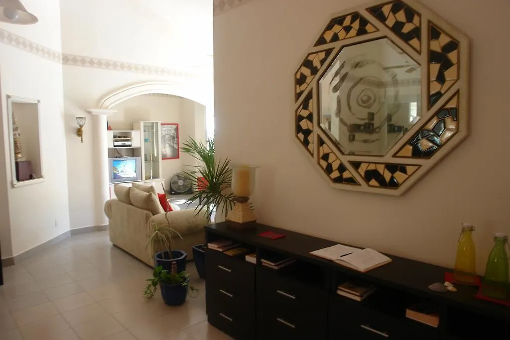 Residencia Los Encantos Cancun Guest house