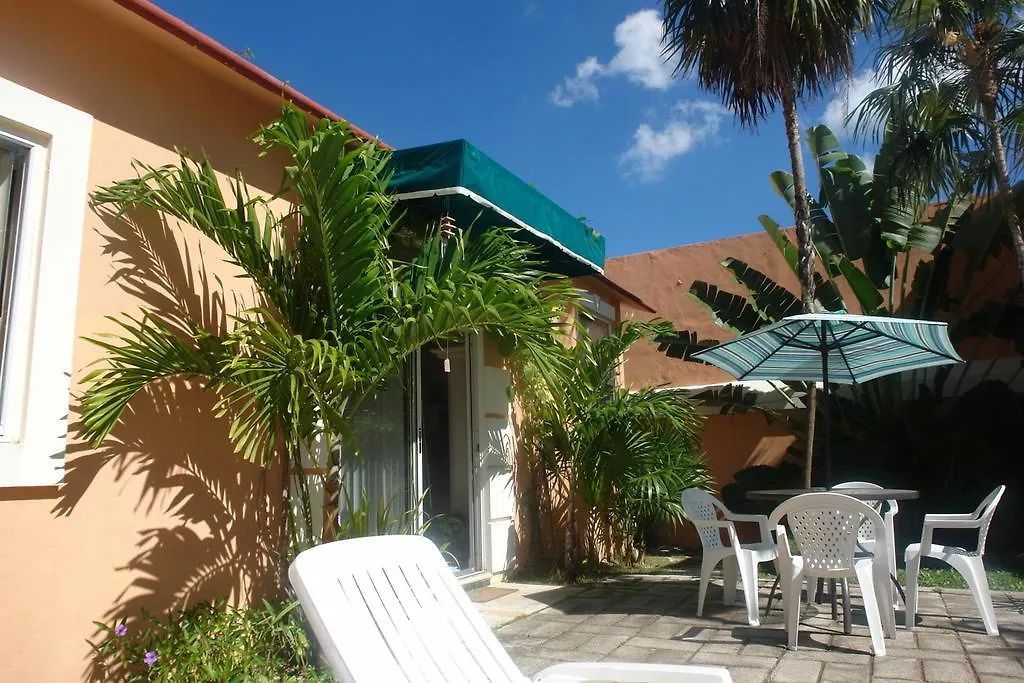 ** Pensión Residencia Los Encantos Cancún México