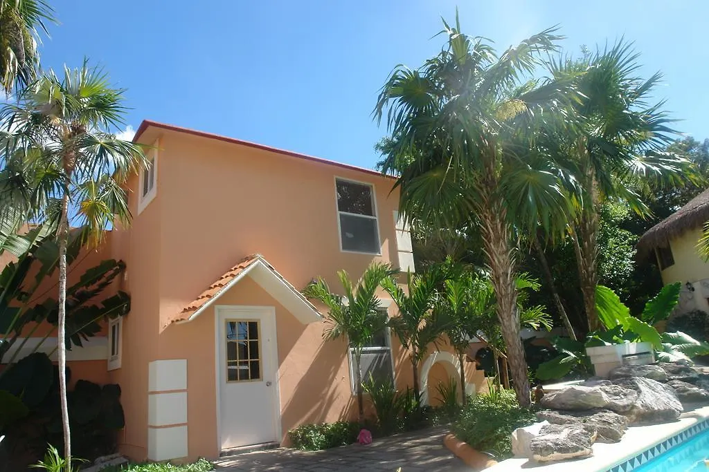 Residencia Los Encantos Cancún 2*,