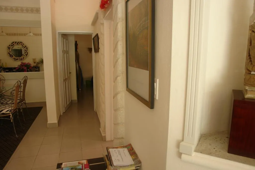 Residencia Los Encantos Cancun Guest house