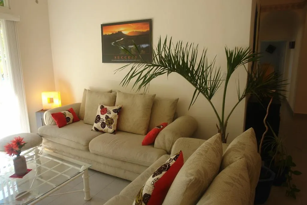 Residencia Los Encantos Cancun Guest house