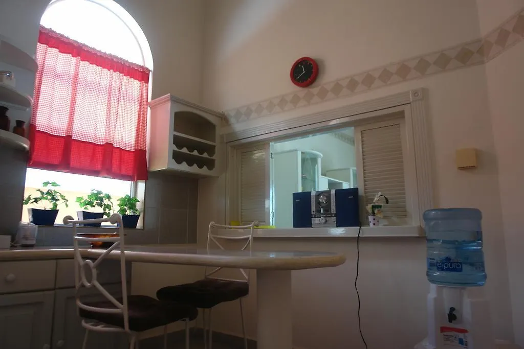 Pensión Residencia Los Encantos Cancún