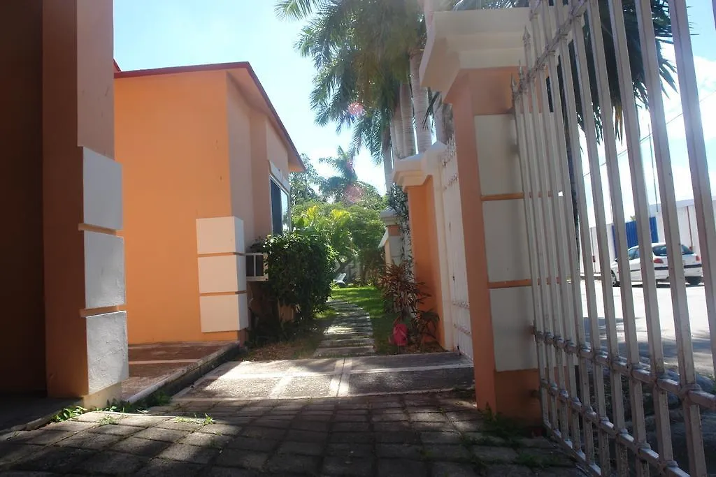 Residencia Los Encantos Cancún 2*,