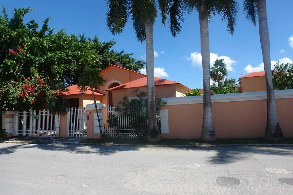 Residencia Los Encantos Cancún Pensión